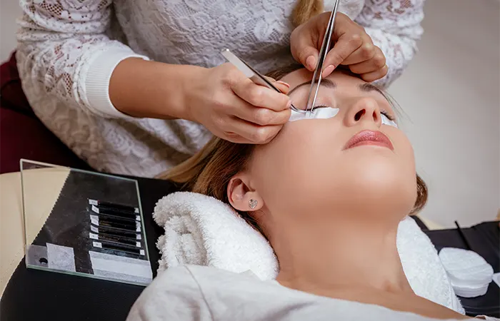 Procedure Eyelashes Extension